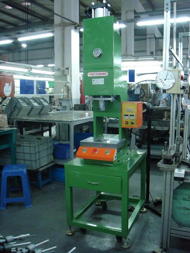 天津油壓機(jī)，天津氣壓機(jī)，天津油壓機(jī)廠家