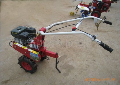 廠家專業(yè)生產(chǎn)多功能果園微型耕耘機(jī)，微耕機(jī)，多功能田園管理機(jī)