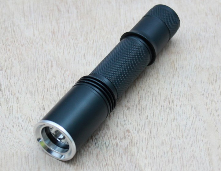 固態(tài)強(qiáng)光防爆電筒 BW7300A電筒廠家報(bào)價(jià) BW7300A專賣(mài)	