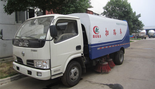 掃路車，廠價(jià)直銷，歡迎選購！