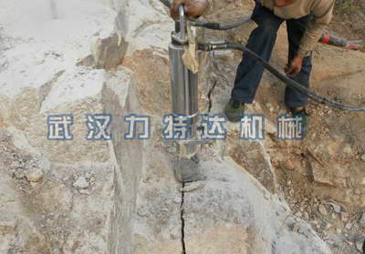 井樁基坑地下巖石施工設(shè)備