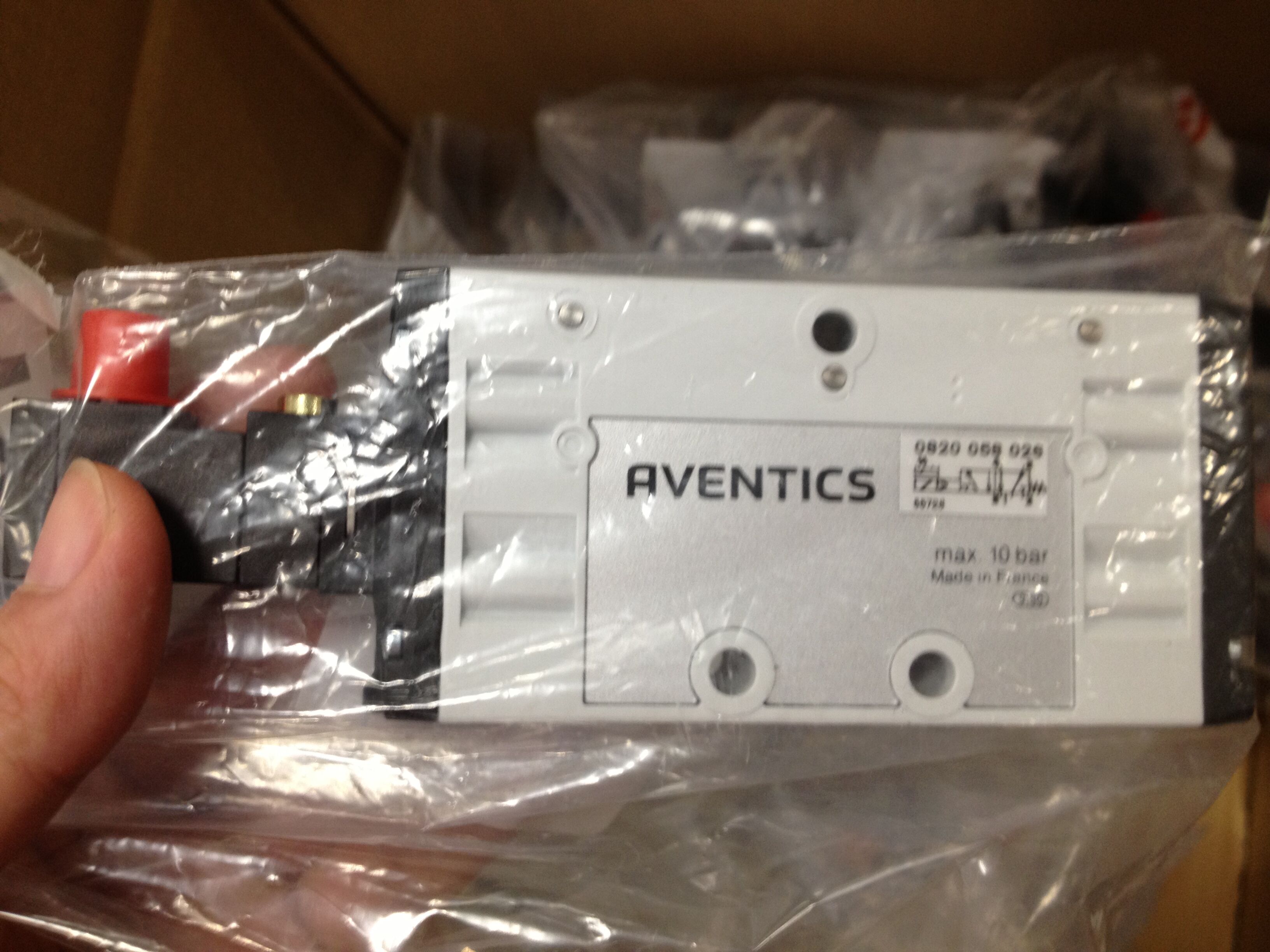 獨(dú)家AVENTICS安沃馳電磁閥0820055001