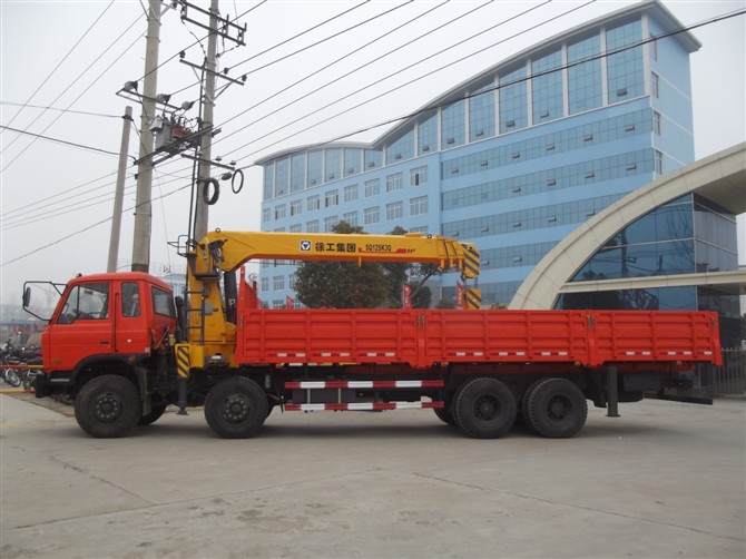80噸隨車吊國內(nèi)哪個好
