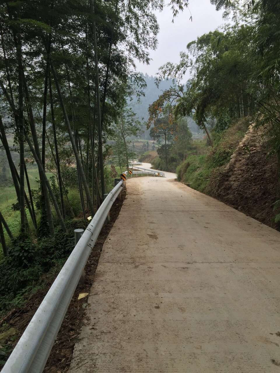 成都鄉(xiāng)村公路護欄供應