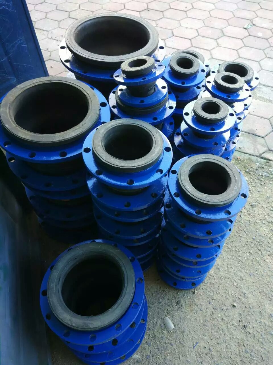 廠家直銷(xiāo)軟連接 橡膠軟連接 型號(hào)齊全 熱銷(xiāo)推薦