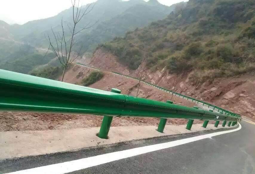 湖北防護(hù)欄  波形護(hù)欄板 鄉(xiāng)村公路安防工程