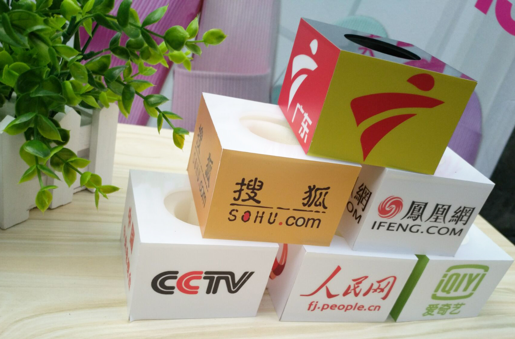 東莞廠(chǎng)家直銷(xiāo)麥克風(fēng)臺(tái)標(biāo)LOGO定制