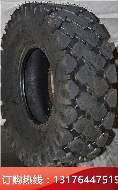 山東廠家批發(fā)三包鏟車輪胎20.5-25正品隆工花紋輪胎20.5-25裝載機輪胎