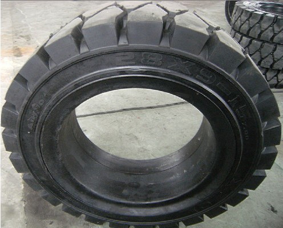 株洲300-15實(shí)心輪胎工程機(jī)械輪胎現(xiàn)貨批發(fā)出廠價(jià)格