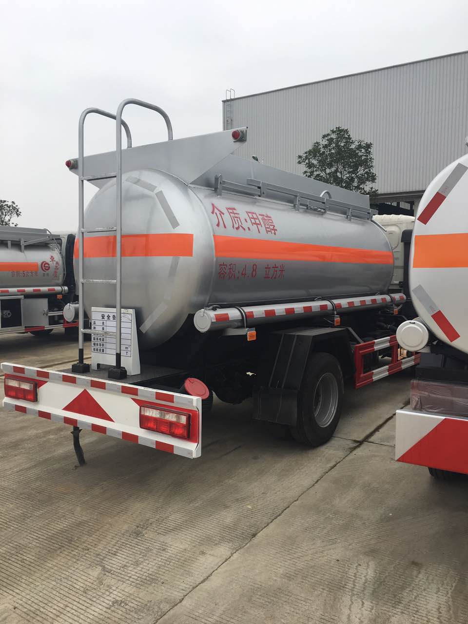 東風(fēng)甲醇車(chē)易燃液體罐車(chē)