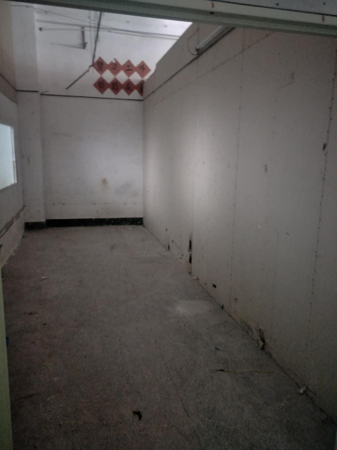 石巖一樓倉庫  中轉(zhuǎn)倉庫，可裝柜，大型重型物品存儲出租