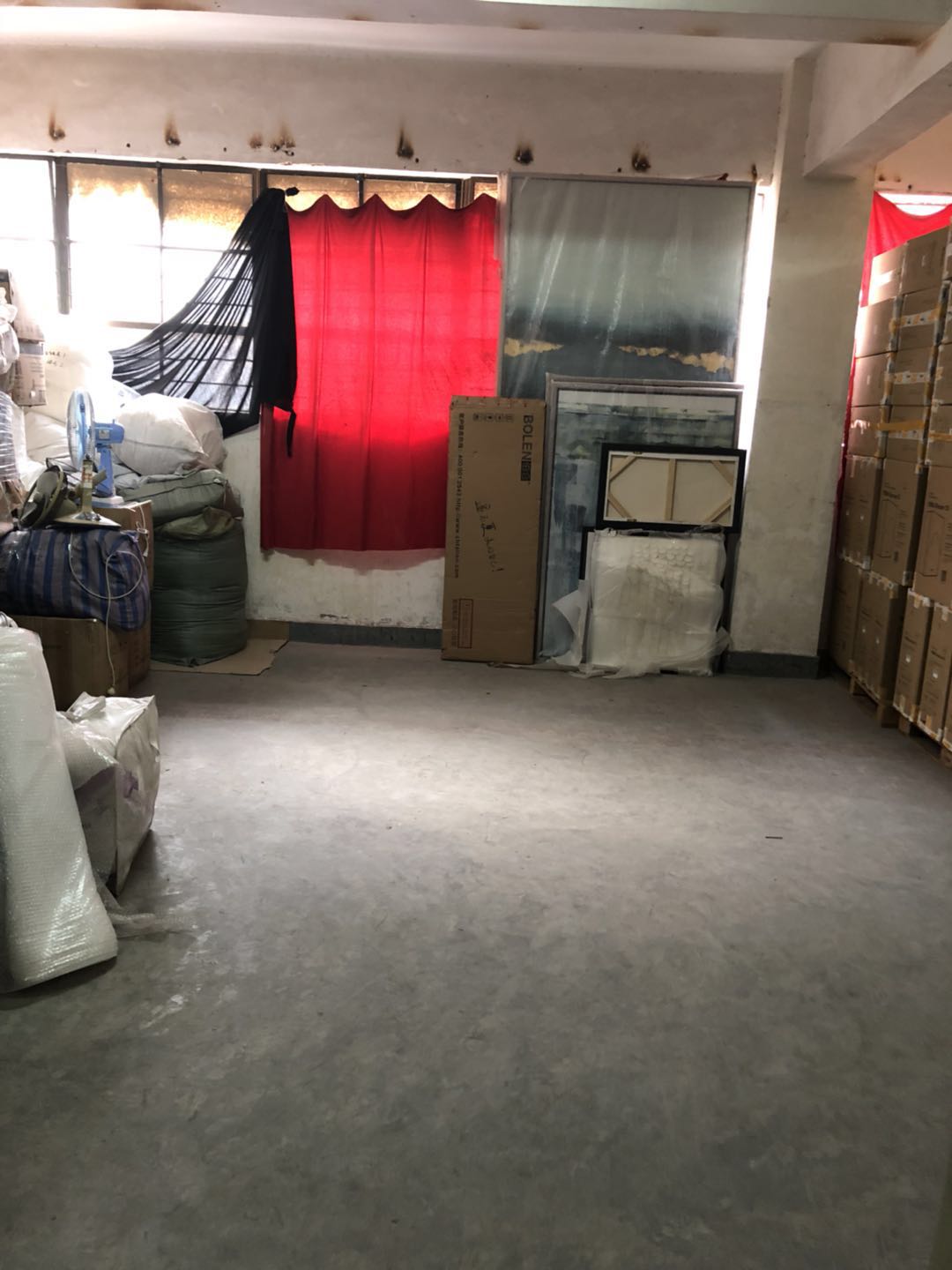 深圳裝修家具寄存?zhèn)}庫，辦公家具寄存?zhèn)}庫
