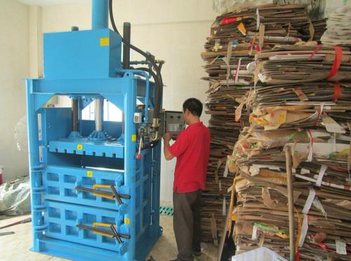 新型廢紙全自動液壓打包機(jī)廠家