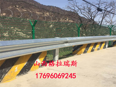 湖南護(hù)欄板廠家批發(fā) 益陽(yáng)永州高速公路倆邊波形防撞護(hù)欄