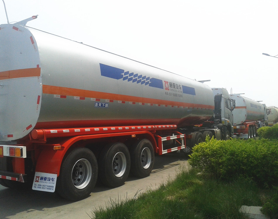 直銷油罐車，食用油運(yùn)輸罐，瀝青運(yùn)輸掛車，汽柴油運(yùn)輸罐車