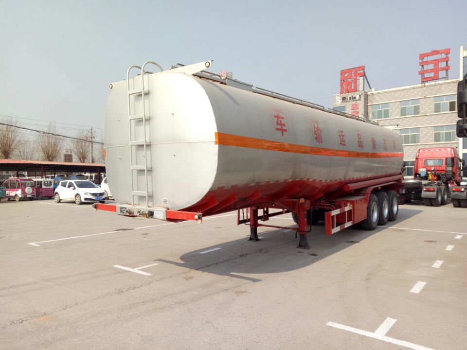 油罐運(yùn)輸半掛車(chē)，掛車(chē)廠熱銷(xiāo) 鋁合金油罐車(chē)，鋁合金運(yùn)油半掛車(chē)
