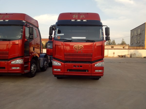 梁山掛車銷售，一汽解放J6P重卡領(lǐng)航版400馬力6X4牽引車