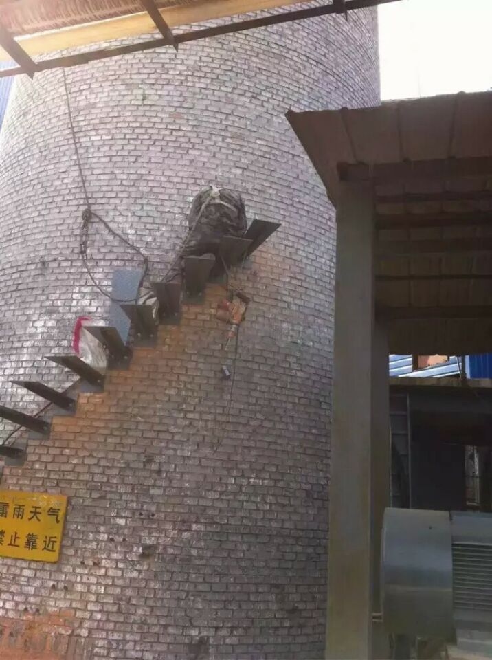 新樂磚煙囪安裝旋轉(zhuǎn)爬梯公司