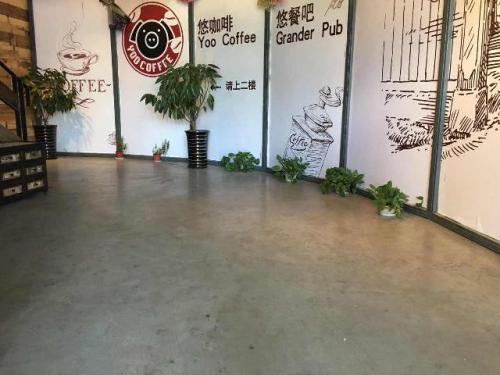 河?xùn)|區(qū)做彩色水泥自流平電話