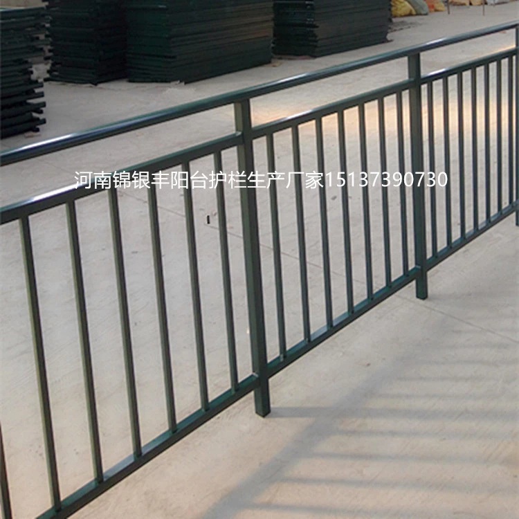 鋅鋼陽臺(tái)護(hù)欄生產(chǎn)廠家的河南新鄉(xiāng)具體廠址在哪里？防生銹陽臺(tái)護(hù)欄