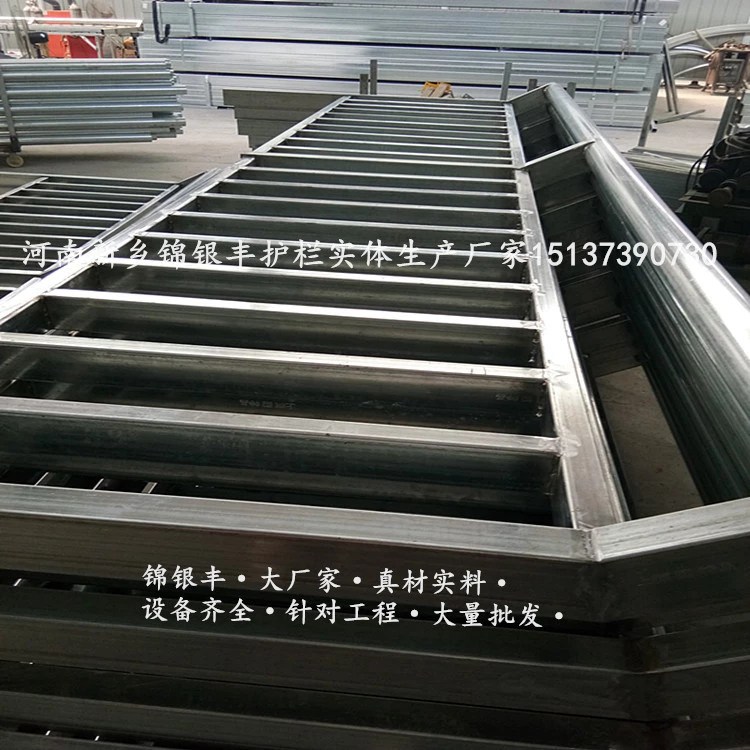 新鄉(xiāng)道路交通護欄、錦銀豐鋅鋼道路交通護欄質量放心實體批發(fā)廠家