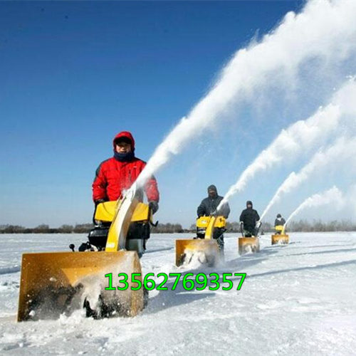 一直備受寵愛滾刷式掃雪機多功能除雪車