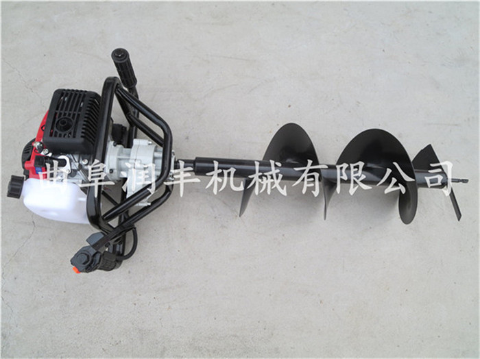 多功能園林植樹鉆孔機(jī) 四輪車帶動挖坑地鉆機(jī) 自走式挖坑機(jī)