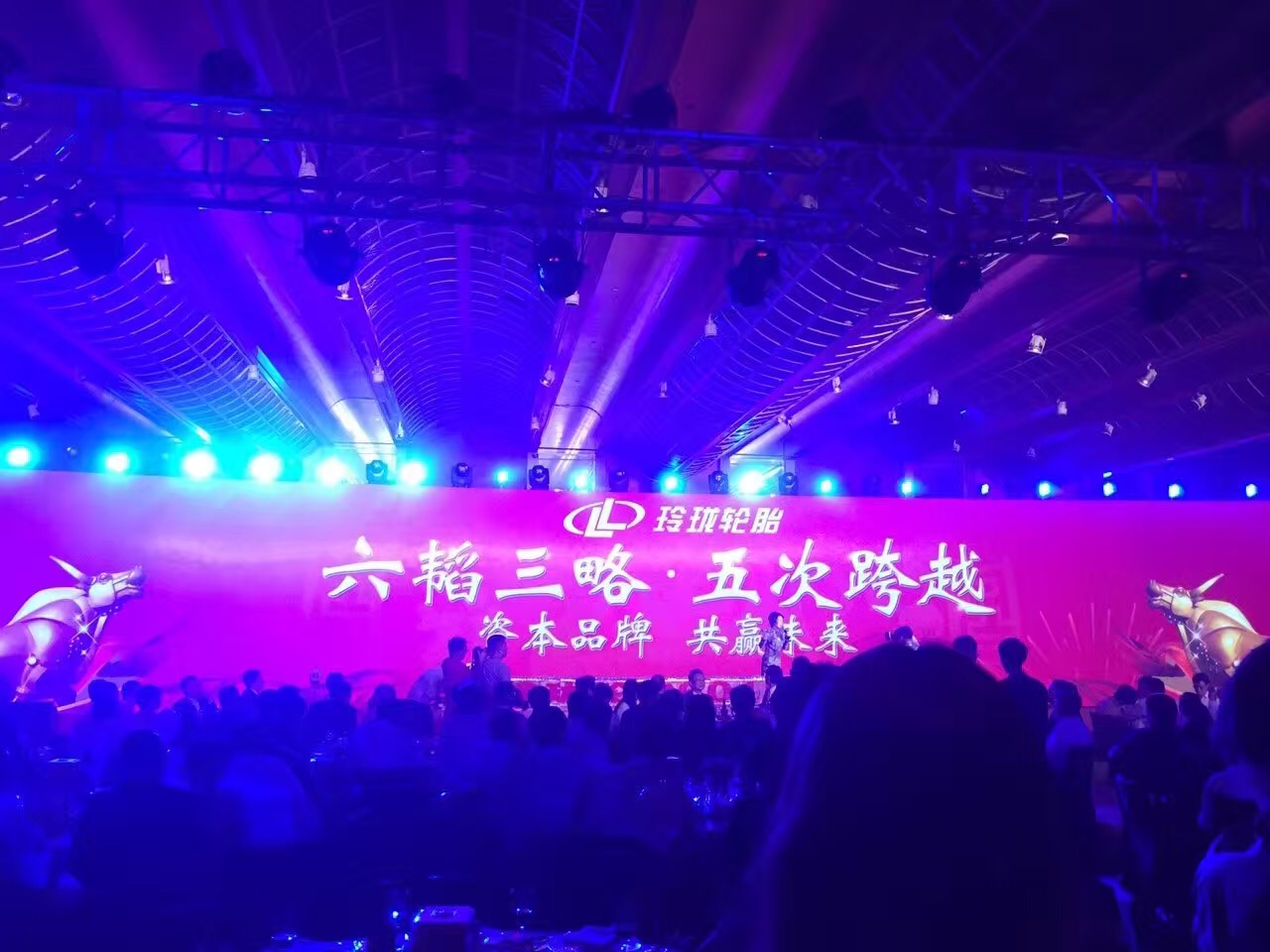上海舞臺燈光租賃公司