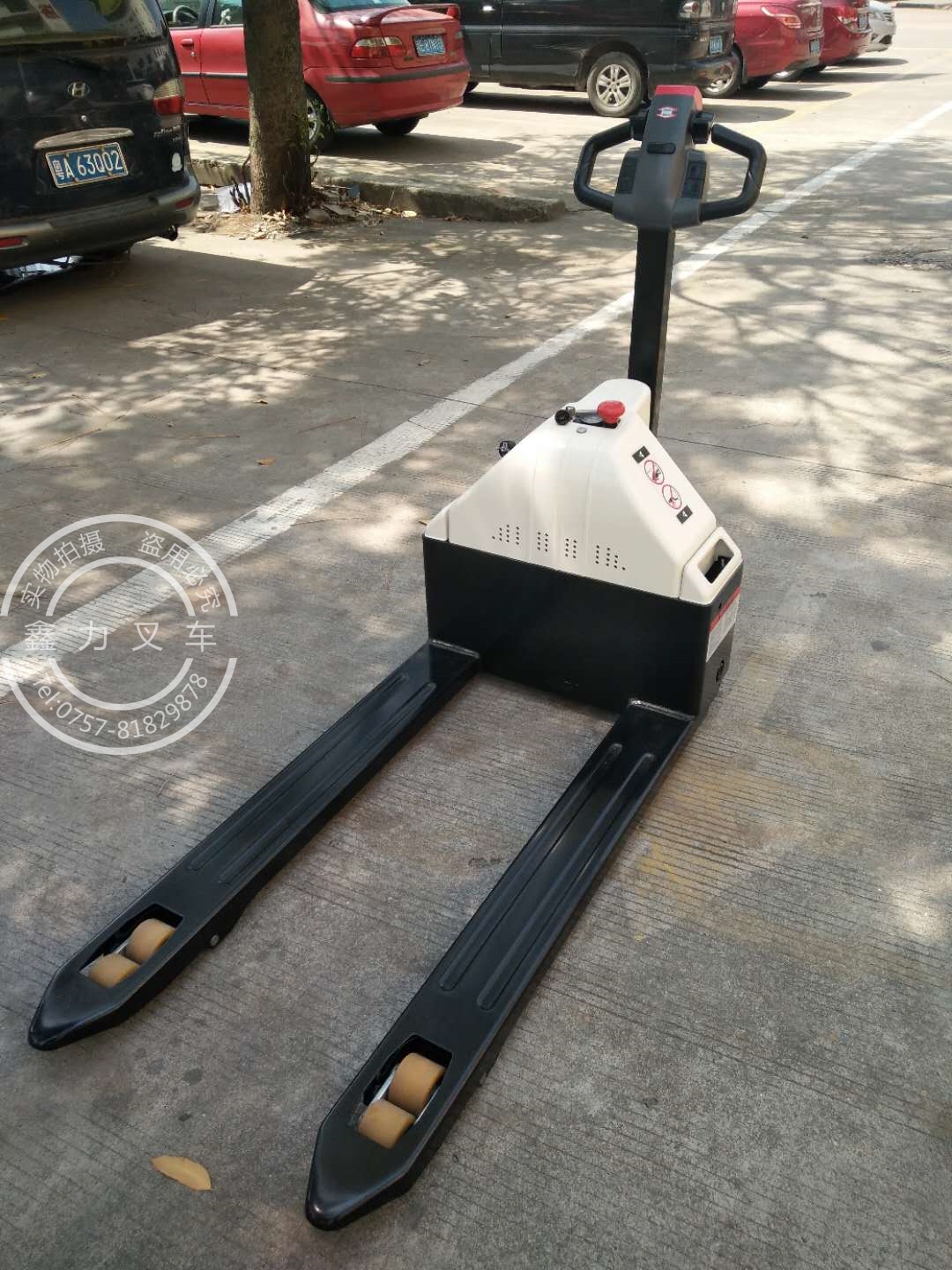 鑫力全電動搬運車，載重1.5噸2噸
