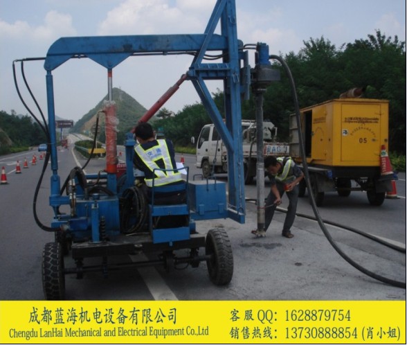 成都高速公路護(hù)欄打樁機(jī)/護(hù)欄打樁機(jī)型號/公路打樁機(jī)/高速路打樁機(jī)