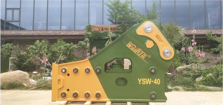 東北地區(qū)低溫環(huán)境可選用連港工兵破碎錘YSW-40破凍土