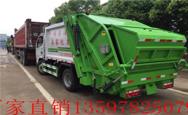 6方轉(zhuǎn)運(yùn)垃圾車廠家_環(huán)衛(wèi)8噸壓縮垃圾車價(jià)格
