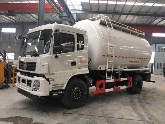 四川 30方水泥罐車多少錢(qián)一臺(tái)