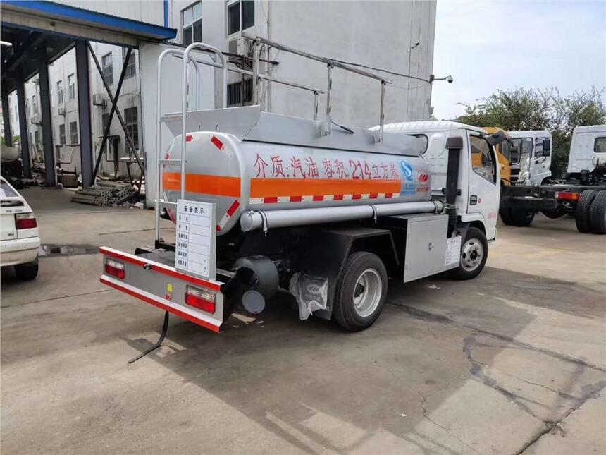 承德2噸危險(xiǎn)品加油車(chē)全國(guó)包送到