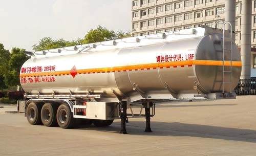 楚飛牌CLQ9404GYYBA型鋁合金運(yùn)油半掛車(chē)