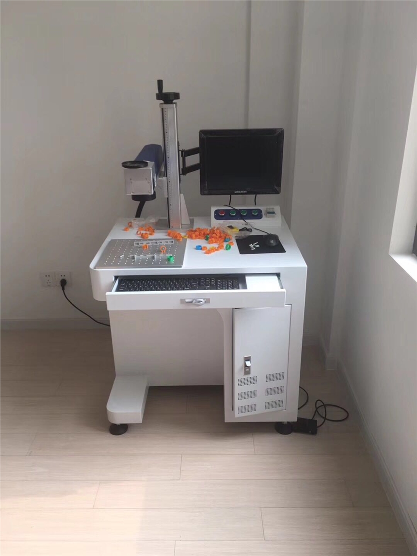 河北霸州金屬激光打標(biāo)機，激光刻字機光久廠家生產(chǎn)