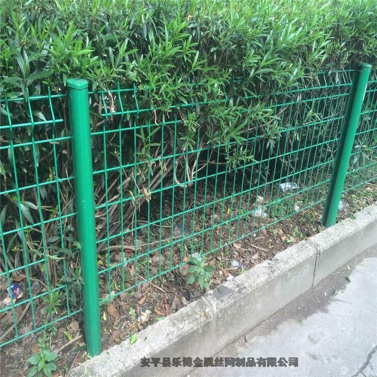 河北雙邊護欄網(wǎng)廠家供應(yīng)廣西浸塑邊框護欄南寧框架雙邊圍欄網(wǎng)