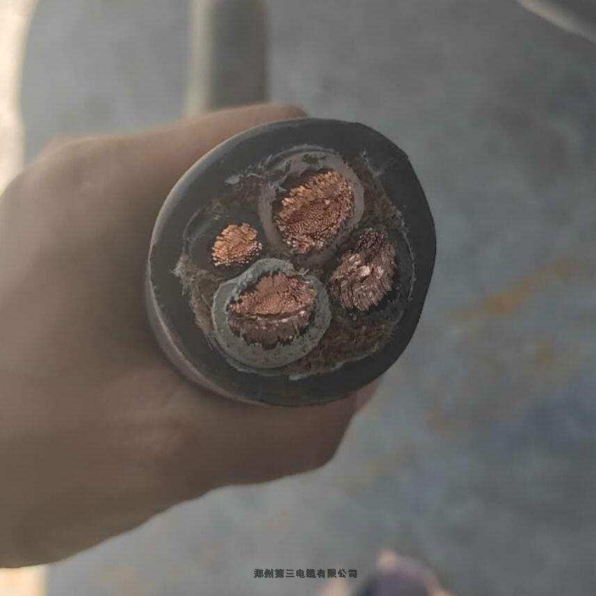 商丘市橡套電纜價格_三廠電纜YC3*35_50_70平方可移動耐磨防水軟電纜廠家