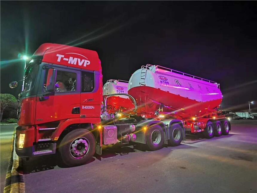 南昌市東風(fēng)錦程國(guó)六粉粒物料運(yùn)輸車(chē)批發(fā)價(jià)格