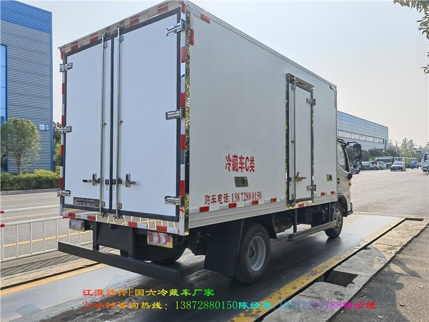 上汽躍進(jìn)2.8米冰淇淋牛奶蔬菜冷鏈車可加裝液力緩速器和氣囊