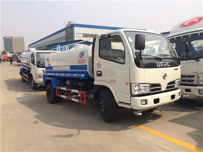 曲阜林工機(jī)械灑水車(chē)