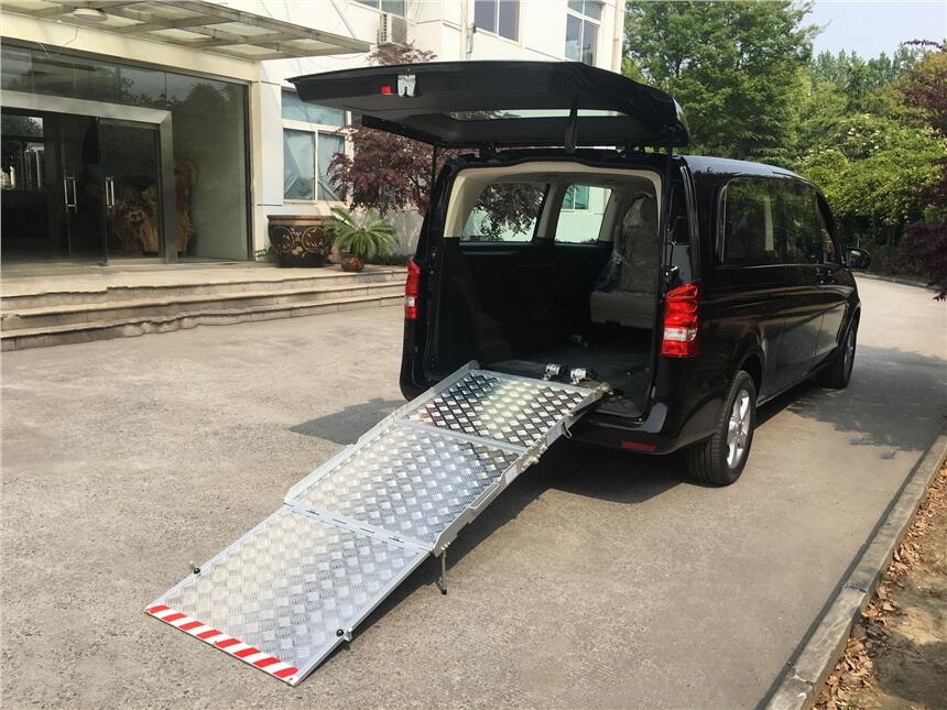 威霆G10東風(fēng)面包車后門手動折疊輪椅上車斜坡板導(dǎo)板裝置