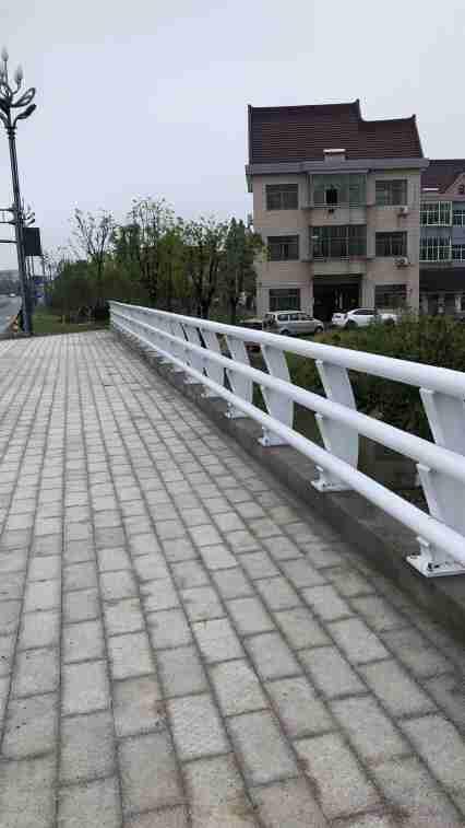 不銹鋼復(fù)合管護欄景區(qū) 景觀河道天橋人行道不銹鋼碳素復(fù)合管護欄