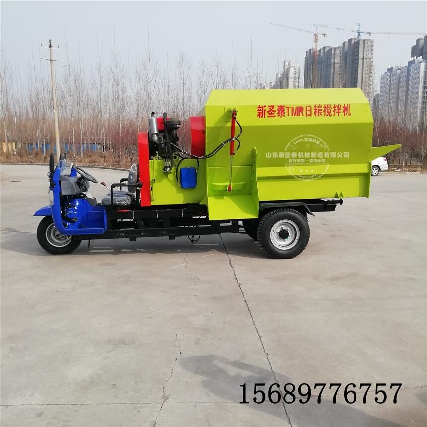 科學(xué)養(yǎng)殖三輪撒料車 牛羊圈舍飼料撒料車運(yùn)料方便喂牛車新式高端撒料車廠家直銷