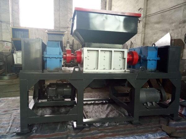 油漆桶撕碎機(jī)鼎成機(jī)械產(chǎn)品賣點