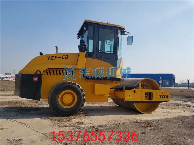 膠輪壓路機(jī)型號 自重6噸壓路機(jī)圖片 工程壓實(shí)機(jī)械