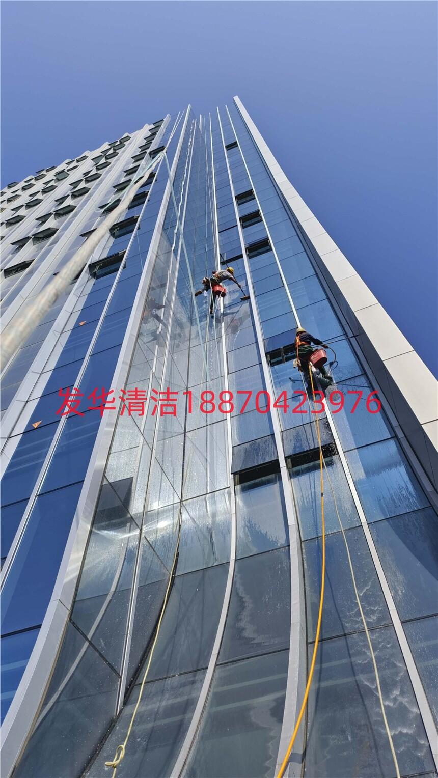 福建龍巖市發(fā)華清潔修補(bǔ)塔吊洞均有購買保險