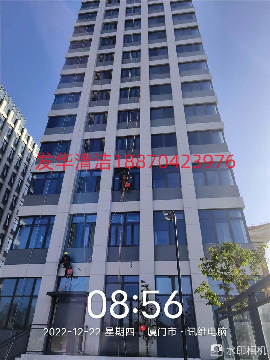 福建泉州市發(fā)華清潔修補(bǔ)塔吊洞均有購買保險(xiǎn)
