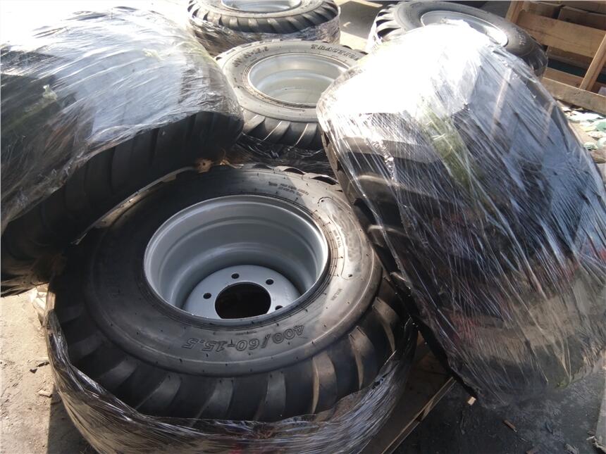 高懸浮草地?fù)彀鼨C(jī)480/45R17大人字花紋層級(jí)16