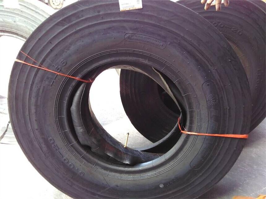 壓路機(jī)光面輪胎700-16工程機(jī)械煤礦輪胎質(zhì)保一年